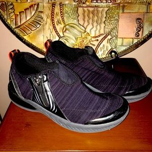 Women’s Zees Tennis Shoes